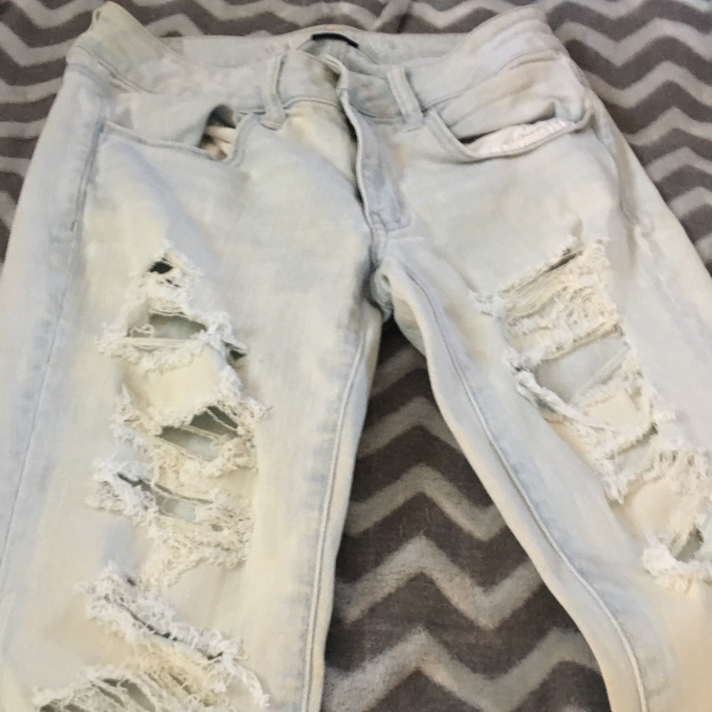AE white wash destroyed jegging size 6